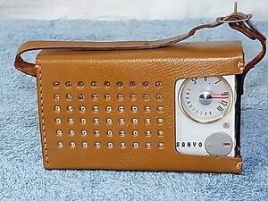 希少珍品 SANYO 【6C-8 】60年経過したラジオ ソニーの扁平トランジスタを使用 分解・整備・調整済品です 管理18120525