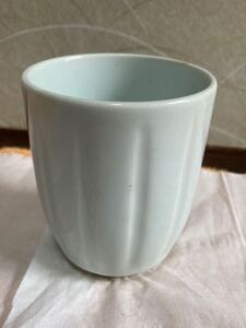 アンティーク？骨董品？陶器製？白磁 ？湯呑 ？カップ ？コップ ？染付 ？汚れありです。