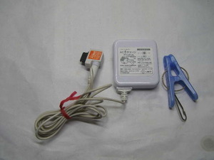 ドコモ&SoftBank用ACアダプタDC5.3V-0.65A海外使用可ガラケ-用 通電充電確認済 中古良品スリキズ等少有 多摩電子工業製/原産国=中国 送188 