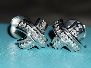 TIFFANY　シグネチャー　ダイヤモンド　ピアス