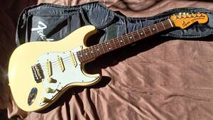 Ｅシリアル　Squier by Fender　SST-30 VWH　ネックデート 10-19 85　フジゲン　MADE IN JAPAN　フェンダー ストラトキャスター