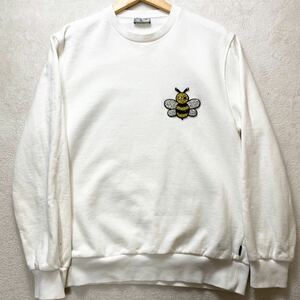 【極美品・名作コラボ】 DIOR HOMME ディオール × KAWS カウズ コラボ bee ビジュー スタッズ スワロフスキー ロゴ ホワイト Lサイズ