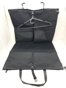  [菊水-10393]ガーメントバッグ 黒 二つ折りガーメントバッグ ハンガー付き(取り外し可能) スーツ収納 出張 旅行 ブランド不明(MI)