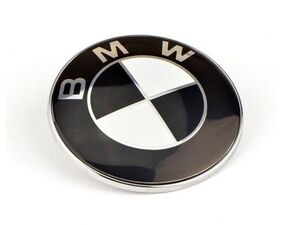 【グロメット付】カッコいい！白/黒 BMW エンブレム ボンネット 82mm E36E64E60E61E65E66E70E71E81E83E85E87E89E90E91E92F10F06F30F20F15