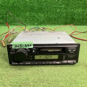 AV5-692 激安 カーステレオ SUZUKI 39101-76G20? FM/AM カセット テープデッキ 本体のみ 簡易動作確認済み 中古現状品