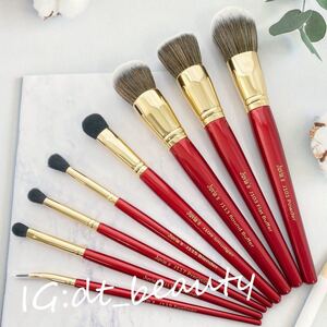 Juviasplace 8 pcs red brush set ジュビアスプレイス メイクブラシ　8本セット 色：レッド　メイクブラシセット 化粧筆