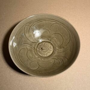 コレクター放出品　中国美術　茶碗　中国古玩　耀州窯　青磁　印刻　陶器　陶芸　古美術　時代物