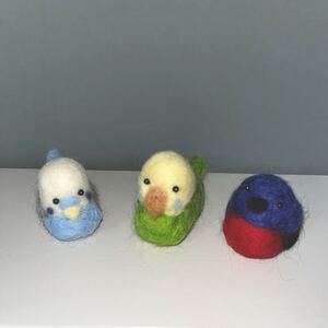 羊毛フェルトマスコット　３点セット鳥インコとイソヒヨドリ　　ハンドメイド