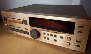 なつかしの高級オーディオ機器◇「ＴＥＡＣ　ティアック　デジタルオーディオテープデッキＲ－９」リモコン＋取説＋箱付き　ジャンク品です