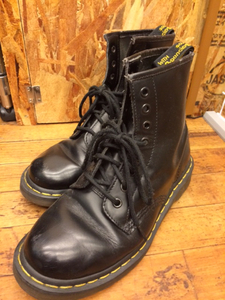 Dr.Martens ドクターマーチン 編み上げ ブーツ 黒 ブラック8ホール UK7「26.0cm」 黒色 ブラック BLACK 中古品 靴 【477】K