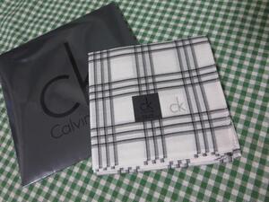 Calvin Klein モノトーンチェック柄ハンカチ 48cm