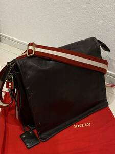 BALLY バリー 美品 大判のメッセンジャーバッグ 濃茶レザー