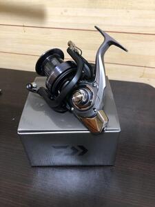 新品 投げ/遠投 ダイワ(DAIWA) クロスキャスト 17 【5500】 スピニングリール 釣り具