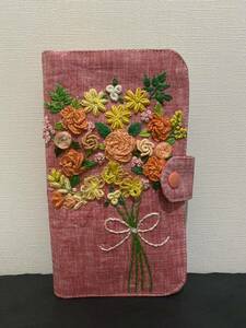 ☆ハンドメイド　☆マルチケース　No 4 お薬手帳入れ　通帳入れ　母子手帳入れ　プレゼント　手刺繍　花　花束　リネン