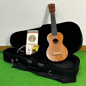 Famous フェイマス ソプラノウクレレ FS-1 楽器 音響機器 UKULELE ハードケース付き 現状品(E497)