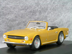 ● 1/43 トライアンフ 〓 TR6 / ダーク イエロー 〓 Triumph MINICHAMPS