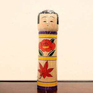 U492-251 山谷レイ 作 こけし もみじ 高さ約31㎝ 在銘/銘有 木製 工芸品/民芸品/木工芸 和物/和風/日本人形 インテリア/置物/飾物