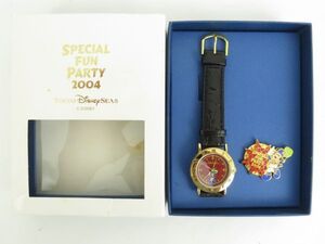 ディズニーシー　SPECIAL FUN PARTY 2004　ミッキーマウス　腕時計 クオーツ レッド文字盤　お洒落な ブラック×ゴールドカラー 【L10】