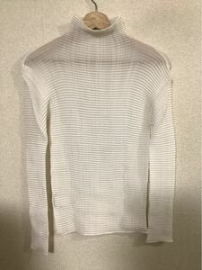 issey miyake イッセイミヤケ　プリーツ長袖カットソー　トップス　 ハイネック　レディース　モード　ホワイト　ドメブラ　M 古着