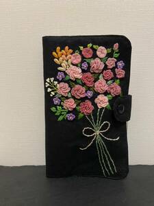 ☆ハンドメイド　☆マルチケース　No 1 お薬手帳入れ　通帳入れ　母子手帳入れ　プレゼント　手刺繍　花　花束　リネン