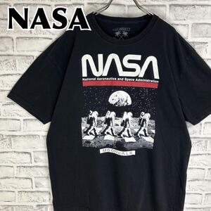 NASA ナサ ムーンウォーク 月面 横断歩道 宇宙飛行士 Tシャツ 半袖 輸入品 春服 夏服 海外古着 企業 会社 宇宙 スペース 航空宇宙局 宇宙服