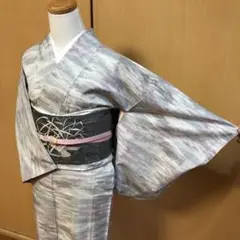 白大島 紬着物 霞みボカシの柄 シックな品