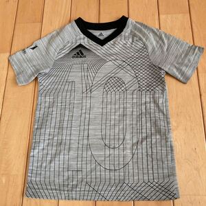 □□adidas 半袖Tシャツ キッズ　130㎝