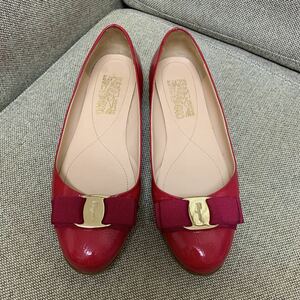 サルバトーレフェラガモヴァラリボンferragamoバレエシューズ7ハーフ赤ピンク