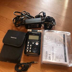 TASCAM DR-1 と　ACアダプターTASCAM PS-P520セット