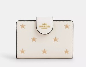 秋冬最新作!!　日本未発売　COACH Medium Corner Zip Wallet With Star Print 財布 CW530　　ロサンゼルスから最新本物をお届け！