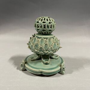 寺222 高麗青磁 海青作 李朝 透彫蓮花七宝紋香炉 陶器 骨董品 香炉 海青 兎三つ足 うさぎ