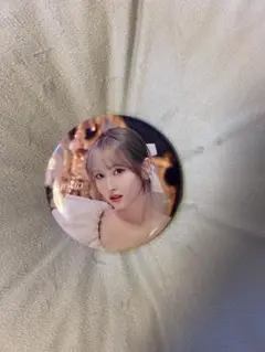 TWICE モモ 缶バッチ Doughnut