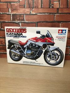 カスタムチューン　GSX1100S 刀　 スズキ プラモデル　1/12 バイク　オートバイ　SUZUKI タミヤ　アオシマ