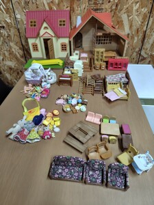 AI17】 シルバニアファミリー エポック社 人形 家具 小物 おもちゃ お家 食器 テーブル イス ベッド　ウサギ