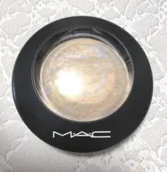 MAC ハイライト　ハイライター　ライトスカペード　艶　パウダー　ツヤ肌　透明感