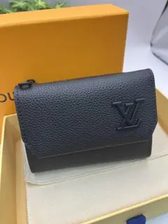 【極美品】LOUIS VUITTON ポルトフォイュ・パイロット ノワール