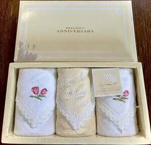 新品箱入り〈PRECIOS ANNIVERSARY〉タオルハンカチ　薔薇刺繍入2+レース刺繍入1 計3枚セット　