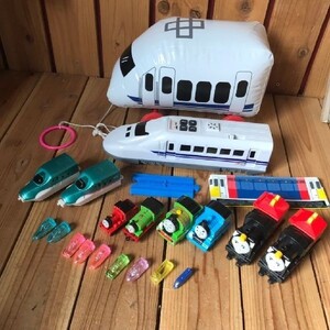 きかんしゃトーマス*プラレール*マクドナルドハッピーセット景品&新幹線のサウンド音の鳴るおもちゃ&車輪紐付き風船玩具等21点まとめセット