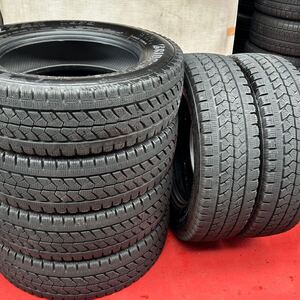 送料無料！90%溝。BRIDGESTONE BLIZZAK W979 215/70R17.5 118/116L LT スタッドレスタイヤのみ6本セット。キャンターデュトロエルフなど。