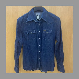 【大人気】DIESEL デニムシャツ　Mサイズ B.T.03747　003246 18/06 MADE IN ITARYLY アメカジ　ストリート　denim　デニム生地　往年