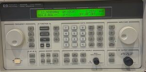 HP SIGNAL GENERATOR 8648B 100kHz-2000MHz 信号発生器