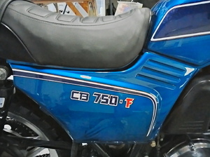 127　CB750F900F1100F用　純正復刻サイドカバー