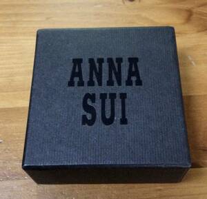 ANNA SUI