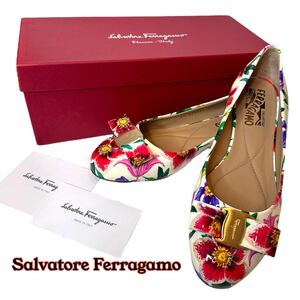 美品 Salvatore Ferragamo サルヴァトーレフェラガモ パンプス ヴァラ エナメル 花柄 6 1/2