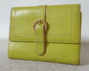 フルラ　FURLA　レザー　イエローグリーン　黄緑　三つ折り　財布　ウォレット　レディース