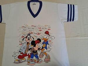 ■【デッドストック】90’s～♪VINTAGE USA製 DISNEY ミッキー/グーフィー/ドナルドダック Vネック プリントTシャツ OLD【Mサイズ】■