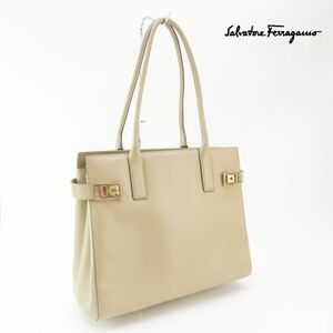 Salvatore Ferragamo サルヴァトーレフェラガモ ハンドバッグ イタリア製 ガンチーニ ゴールド金具 レザー ベージュ@NG24