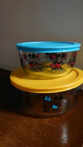 パイレックス　PYREX　 ディズニー　ミッキーマウス　蓋付き硝子容器　2個セット　保存容器 　未使用