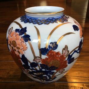 美品！経年60年以上！有田焼 伊万里焼 博山 染付牡丹図 金彩 壺 花瓶 花器 花入 花器壺 飾り壺 華道具 陶器 陶芸品 時代物 古美術品 骨董品