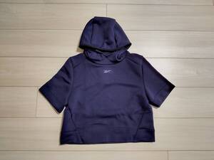 ★新品　REEBOK　リーボック　ランニング用フーディ　★反射素材　★ストレッチ地